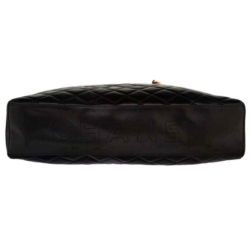 Chanel - Vintage bowling handbag Black Leather ref.1015688 - Joli