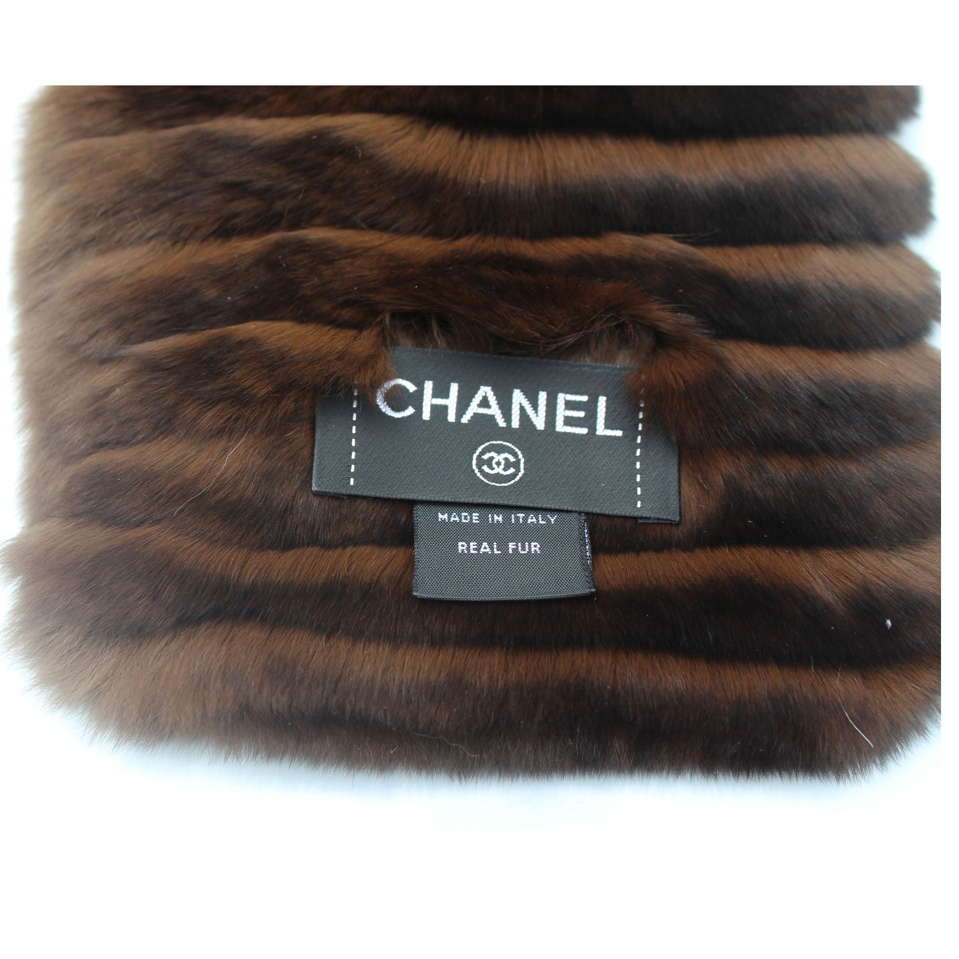 synet diakritisk entusiasme Chanel Brown Orylag Fur Logo Super Soft Warm Winter Scarf/Wrap – House of  Carver