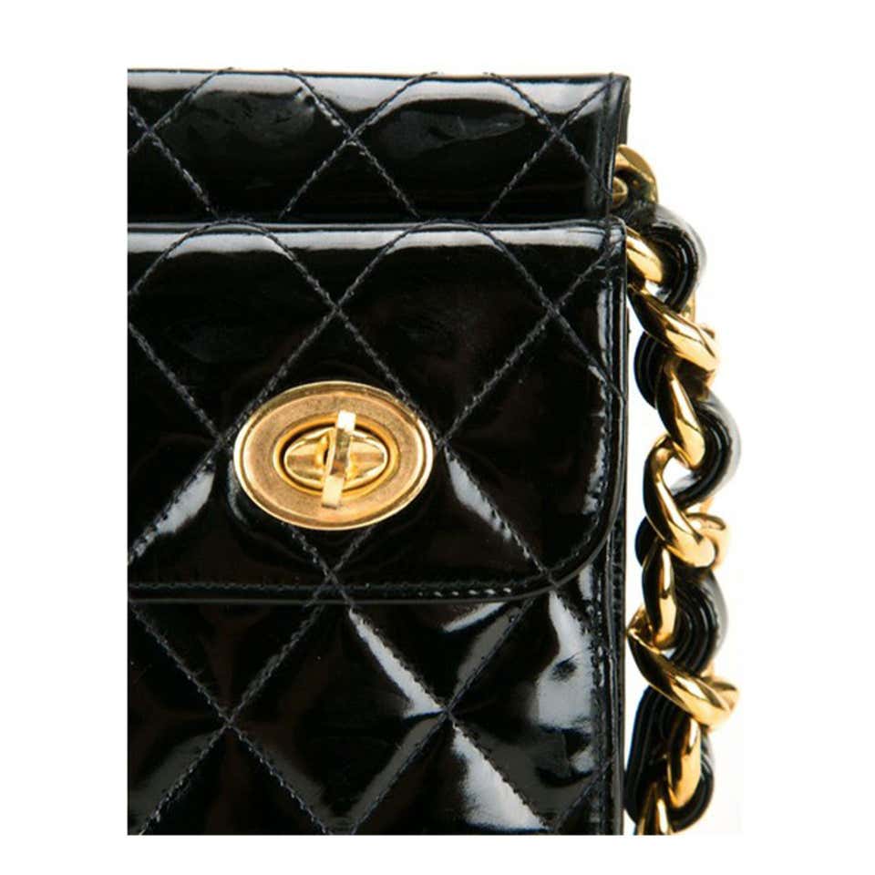 Sold at Auction: CHANEL - VTG 90s Black Quilted Leather CC Chain Belt Mini  Bag / Fanny Pack
